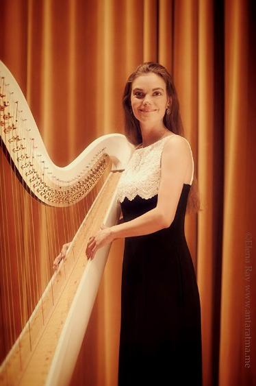 Concert Harpist Dr. Vanessa Fountain